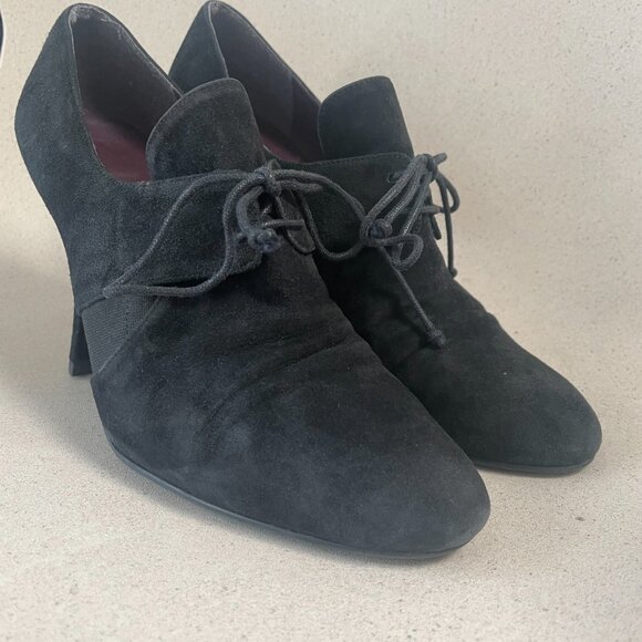 Pre-Loved STUART WEITZMAN Black Suede Pumps / Lace-up Heels - Size 7.5 - Picture 11 of 12